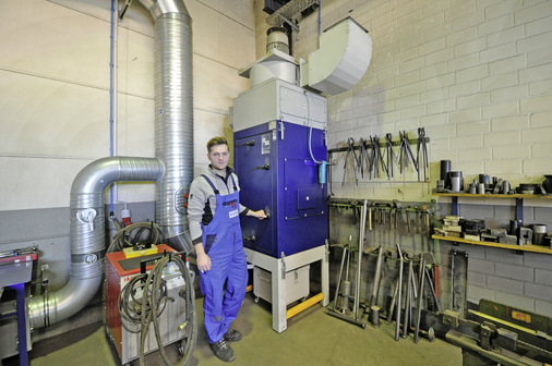 Jan Sicking vor der raumlufttechnischen Lösung EcoCube von Teka