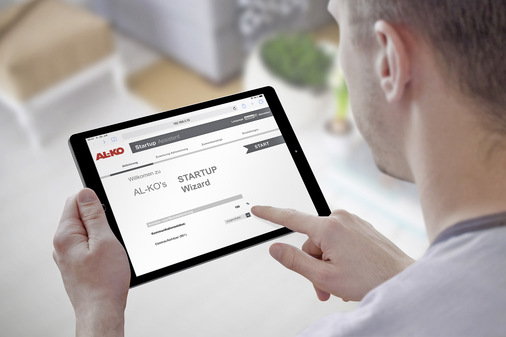 Mittels Tablet kann sowohl im Rahmen des ART Pro- als auch des ART Starter-Pakets über eine Webvisualisierung das Anlagenschema angezeigt und auf die Bedienung zugegriffen werden.