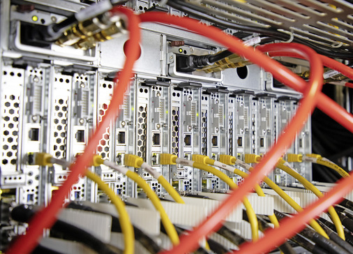 Mithilfe von High-Performance-Computing-Systemen (HPC) lassen sich komplexe Probleme wie Flugzeugentwicklung oder Katastrophenschutz simulieren.