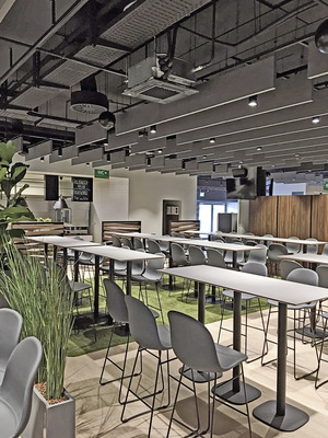 Das Klimasystem reduziert die hohe punktuelle Luftfeuchte, welche durch Erwärmen von Speisen entsteht.