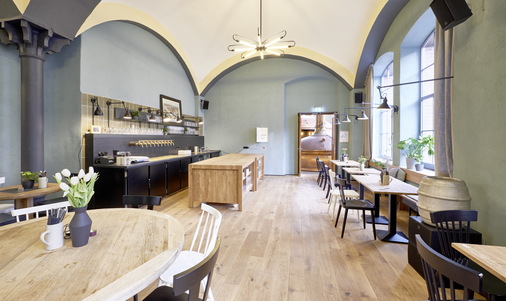 Der Humbser Saal wirkt großzügig.