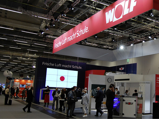 Die Großen der Branche zeigten Flagge.