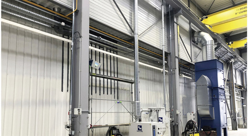 An acht Brennerplätzen unterstützt die zentrale Luftabsaugung VAC-Cube 125i mit HV-Rohrleitung in Kombination mit Motorabsperrklappen und Start-Stopp-Automatik ein sicheres Arbeiten.