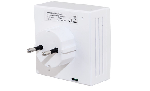 Der mobil einsetzbare CO 2 -Sensor kann direkt in jede Schuko-Netzsteckdose eingesteckt werden.