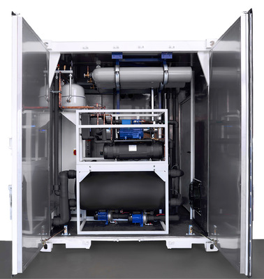 Die CO 2 -Einheit hält die Luftschleuse auf -20 °C. Dahinter befindet sich die Einheit zur Erzeugung der Tiefsttemperatur mit Luft als Kältemittel.