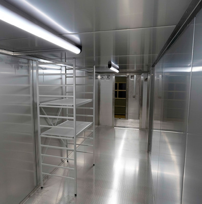 Die Innenausstattung des Containers wird kundenindividuell gestaltet.