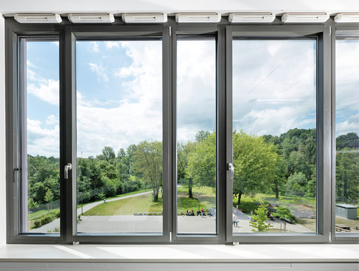 Diese Anlage zur Entlüftung der Klassenräume erzeugt einen Abluftvolumenstrom von 7.800 m 3 /h.