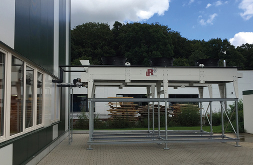 Die kombinierte Frei-/ Kondensatorkühlung wird über einen separaten Wasserkreislauf in den Kühlkreislauf integriert. Das reduziert die Kältemittelmenge