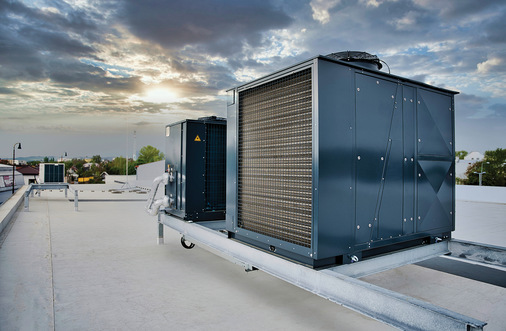 Wärempumpen-Module EC pro auf dem Dach des Penny Marktes sind das Herzstück der Energiemanagement-Lösung ESyCool green.