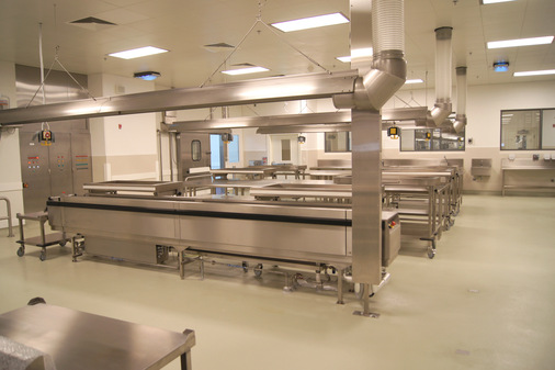 Die Portionierbänder werden mit Luftschleieranlagen direkt darüber gekühlt, den ­sogenannten „Cooling Curtains“.