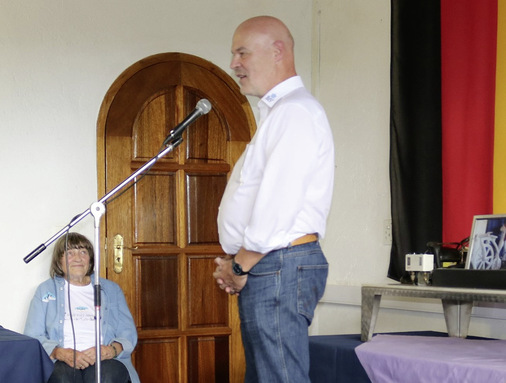 Isolde Döbelin (sitzend), Heribert Baumeister