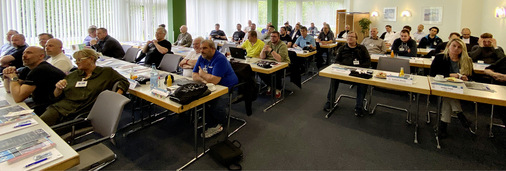 Die Teilnehmer vom 9. Kälten-Treff konzentriert beim Zuhören.