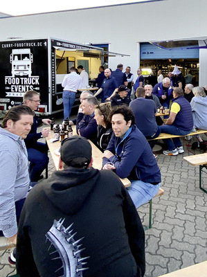 Gemütlicher Feierabend mit leckerem Essen.