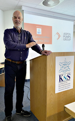 Bundesinnungsmeister ­Heribert Baumeister begrüßt die Berufsschullehrer beim 37. ­BIV-​Lehrertreffen.