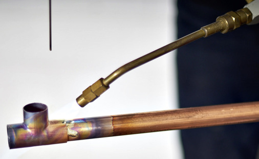 Verbindung von Fitting und Rohr mit Silberhartlot.