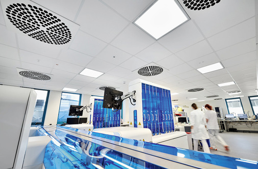  Durch die Anlagen für mikrobiologische Untersuchungen entsteht eine erhebliche Menge Maschinenabwärme, die mittels der Lüftungsanlagen abgeführt werden muss.
