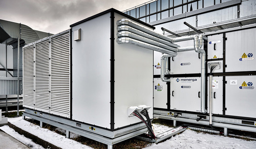  Über ein Kreislaufverbundsystem stellt die Wärmepumpe Sysaqua Blue von Systemair für den Laborbereich der Molekularbiologie die Kühl- und Heizenergie bereit, die nicht über die Wärmerückgewinnung gedeckt werden kann.