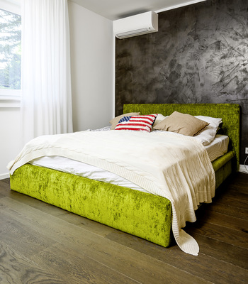 ... und im Schlafzimmer eine Daikin Comfora installiert.