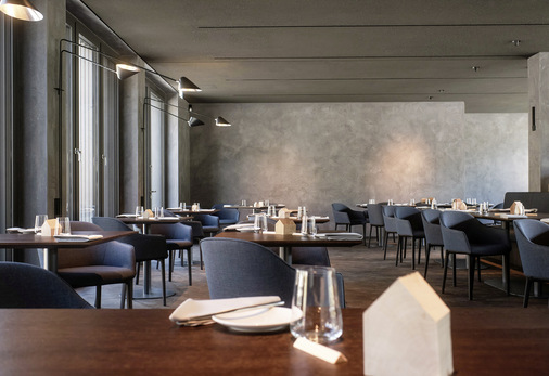 Auch im neuen Restaurantkonzept „Schatzhauser“ und im „1789“ sorgen die Schlitzdurchlässe Indul für angenehmen Frischluftkomfort. - © Bild: Julian Beekmann Fotografie
