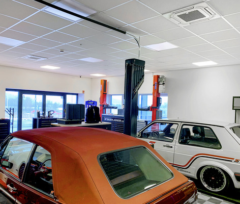  Die in der Odenwalddecke installierten Eurorastermaß-Kassettengeräte von Hisense sorgen für optimale Raumtemperaturen.