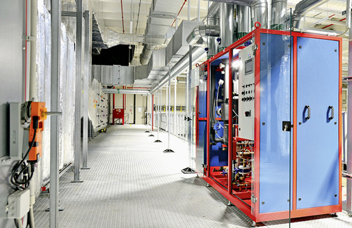 Herzstück der multifunktionalen GSWT-Technik von SEW ist die Pumpen-Armaturen-Baugruppe (PAG). Von Ihr aus wird das KVS geregelt und Leistung eingespart. Oben gut erkennbar sind die Verrohrungsanschlüsse.