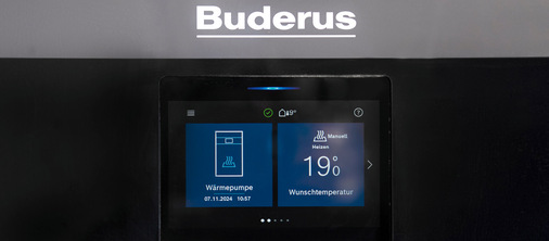 Über die in der Wärmepumpe integrierte Systembedieneinheit BC400 lassen sich ein ungemischter Heizkreis und die Warmwasserbereitung steuern.