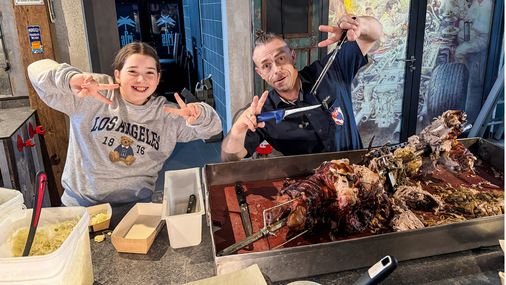 Die Tochter von Nikolai Pospiech und der Wolle zerlegen fast schon professionell.