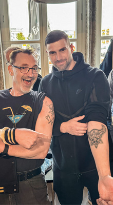 Man kennt uns. Es ist klasse, wenn ein bis dato völlig Fremder sein (cooleres) KältenKopf-Tattoo zeigt.