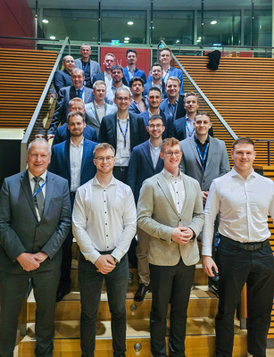 Auch Exkursionen der ESaK-Studierenden – wie hier zur Tagung des Deutschen Kälte- und Klimatechnischen Vereins 2024 nach Dresden – gehören zum Studienprogramm dazu.