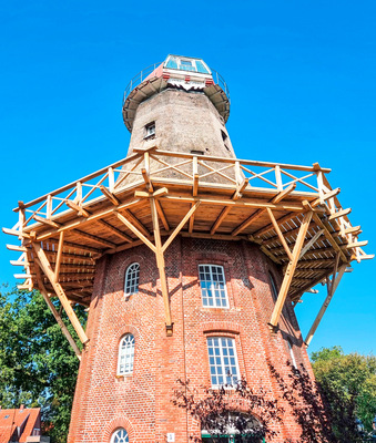 Der 23 m hohe Galerieholländer ist ein beliebtes Fotomotiv, insbesondere auch mit der neu errichteten Eichenholzgalerie.