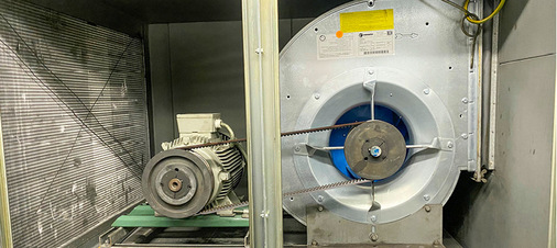 Die alten riemengetriebenen Ventilatoren verbrauchten zu viel Strom und die Luftleistung war für neuere Anbauten nicht ausreichend.