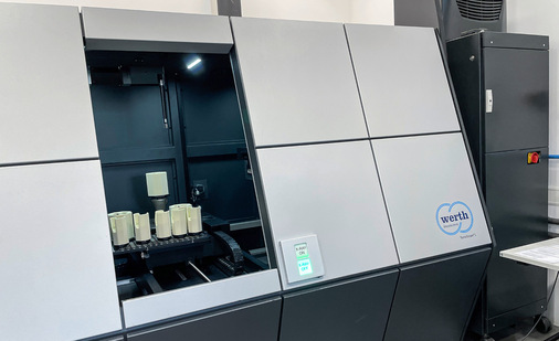 Der Computertomograf wird von einem zusätzlichen Kaltwassergerät mit 18 bis 20 Grad Celsius gekühltem Wasser versorgt