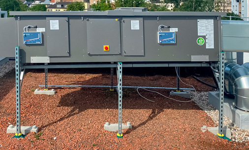 Die zentralen Lüftungsgeräte Duplex 1500 Multi Eco-N von Airflow nutzen einen effizienten Kreuzgegenstrom-Wärmeübertrager für einen Wärmerückgewinnungsgrad von bis zu 93 Prozent. Die Ventilatoren lassen sich stufenlos einstellen.