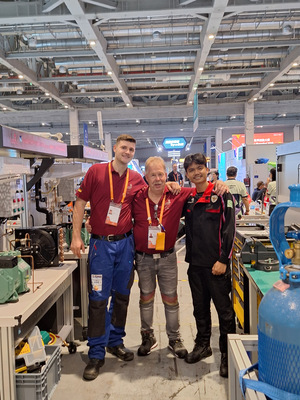 Timo Jansen und Togar Andreas Silaban (Indonesien) mit Karsten Beeremann.