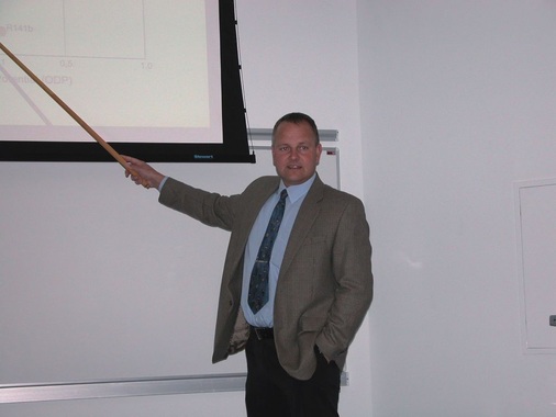 Dr. Jürgen Süß: Bei R 22 muss man beachten, dass sich R 22 und R 23 
aus chemischen Gründen nur zusammen herstellen lassen; das OPD von beiden 
zusammen ist natürlich höher.
