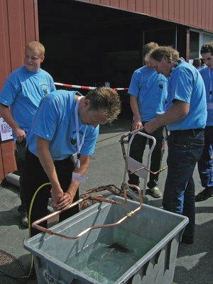 Leckdichtheitsprüfung im Wasserbad und Prüfung der Maßgenauigkeit anhand 
einer zeichnerischen Schablone

