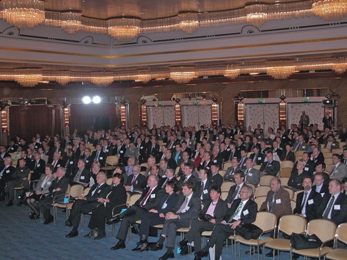 Knapp 700 Teilnehmer waren am 22. und 23. November 2007 zur Deutschen 
Kälte-Klima-Tagung des DKV nach Hannover gekommen. Die 120 Vorträge waren 
daher auch bis spät in den Freitagnachmittag hinein sehr gut besucht
