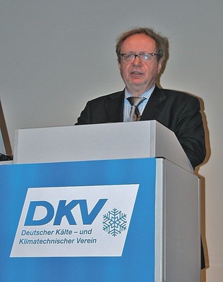 Michael Müller, MdB, Parlamentarischer Staatssekretär beim 
Bundesumweltminister, Berlin, stellte in seinem Vortrag zum 
UN-Weltklimareport die entscheidende Zukunftsfrage: „Welche 
Volkswirtschaft, welche Unternehmen, welche Gesellschaft kann den …