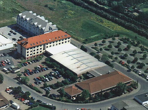 Bundesfachschule Kälte-Klima-Technik in Maintal mit Internet und dem 
Europäischen Haus der Kälte- und Klima­technik, in dem auch die 
Europäische Studienakademie Kälte-Klima-Lüftung (ESaK) untergebracht ist
