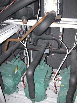 Bei offener Verkleidung konnte man einen Blick in das Innere der SCM-Chiller 
werfen
