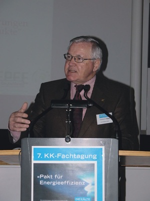 Friedrich P. Busch bei seiner eindringlichen Vorstellung der Probleme bei der 
Senkung der CO2-Emissionen
