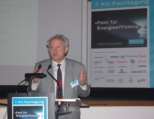 Dr. Förster bei seinem Vortrag zu den Wärmeübertragern
