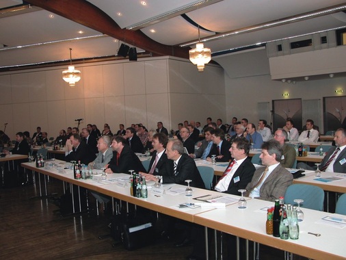 Die Teilnehmer der Fachtagung verfolgten mit großem Interesse die 
kompetenten Vorträge
