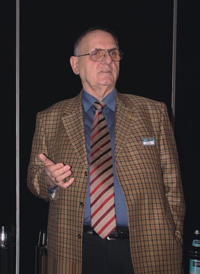 Emil Esser, Obermeister der Innung Nordrhein, erläutert die angespannte 
finanzielle Situation seiner Innung
