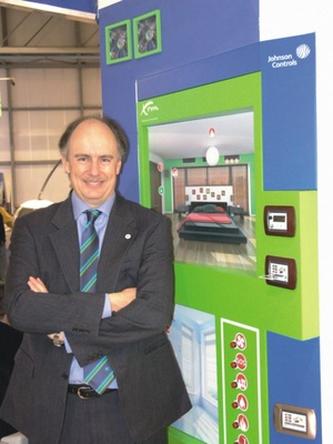Paolo Venturini, VP System Sales, Europe Building Efficiency, stellt die drei 
Säulen von Johnson Controls International vor: Building Efficiency, Power 
Solutions und Automotive Experience
