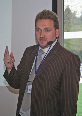 Michael Sickelmann von Behr führte die Hörer in Sicherheitsstrategien ein, 
die bei der Entwicklung von R744-Klimaanlagen im Kfz zu berücksichtigen sind
