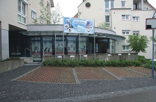 Der Firmensitz der Firma Kälte Kurz GmbH & Co. KG in Filderstadt liegt 
zentral in der Innenstadt im Geschäftsviertel. Werkstatt und Lagerräume 
sind in der Nachbarschaft wenige Straßenzüge entfernt
