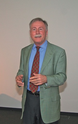 Bernd A. Diederichs, Geschäftsführer der NürnbergMesse, betonte die 
Wichtigkeit des Kontaktes von Mensch zu Mensch auch im Computerzeitalter, 
für den die Messen ein ideales Umfeld bieten
