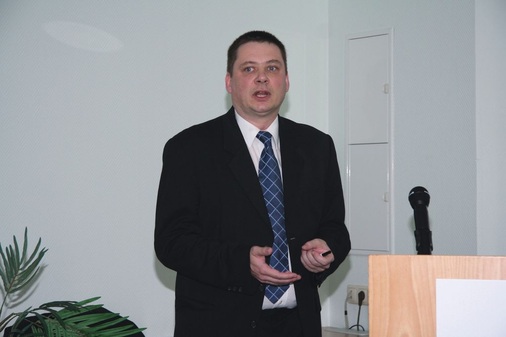 Hans Möller von Güntner erklärte den Hörern, was bei Gaskühlern in 
Kälteprozessen mit CO2 zu beachten ist
