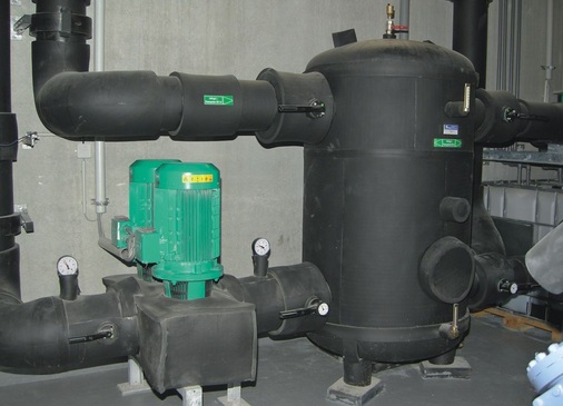 Kaltsole-Pufferspeicher mit Kreislaufpumpen
